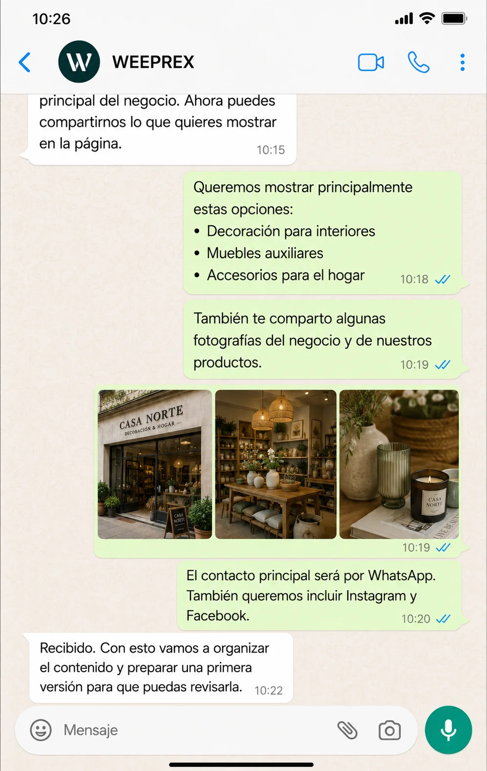 Conversación de WhatsApp donde un negocio comparte sus productos, fotografías y canales de contacto.